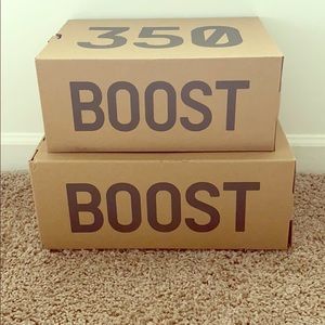 2 Yeezy 350 Shoebox